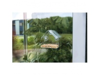 Krmítko pro ptáky na okenní tabuli